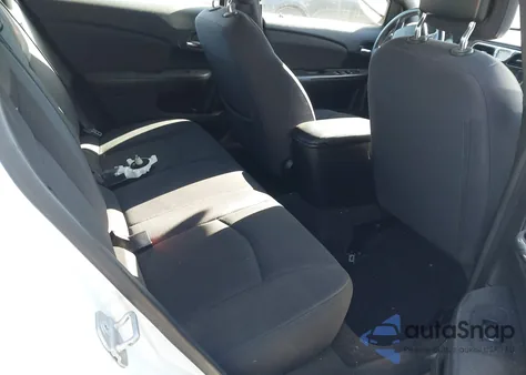 2013 Chrysler 200 Lx z USA, uszkodzony, nr VIN 1C3CCBAB4DN636160